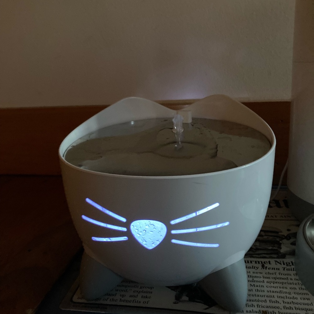 Catit Pixi smart water fountain WiFi Enabled